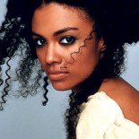Amel Larrieux
