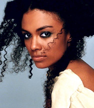 Day 1 : Soir – Concert de Amel Larrieux et…